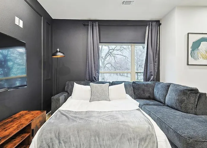 New 2B Townhome Near At&T Global Life 6Flag